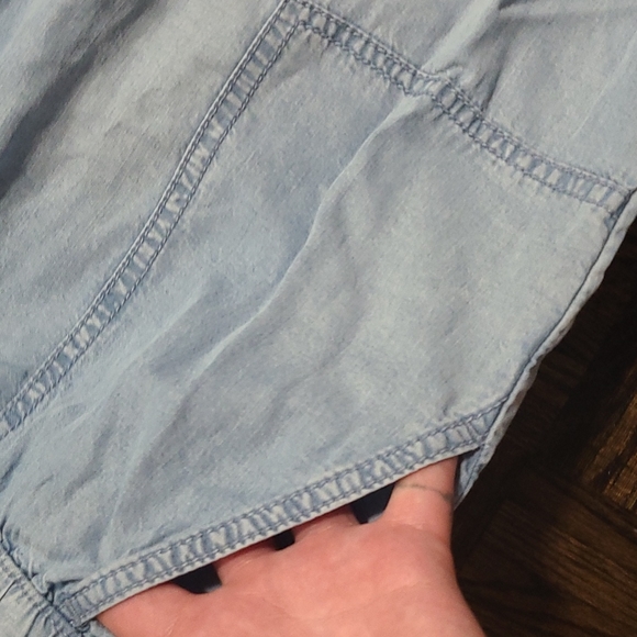 American Eagle loose fit will fit Large or X-Large woman - Picture 5 of 10